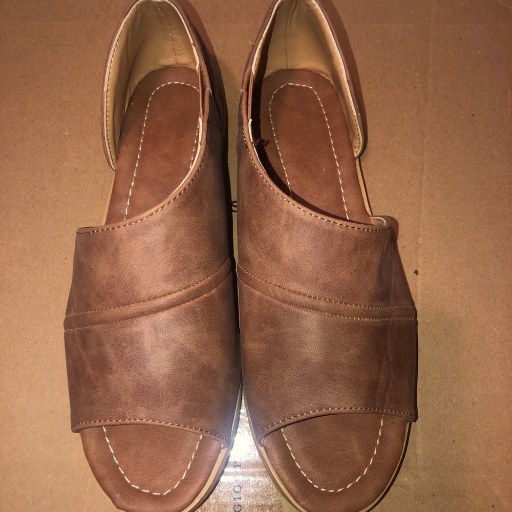 Women’s Cut Out Loafers